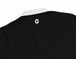 A black shirt with the number six on it.