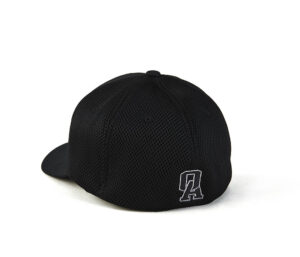 A black hat with an r on it